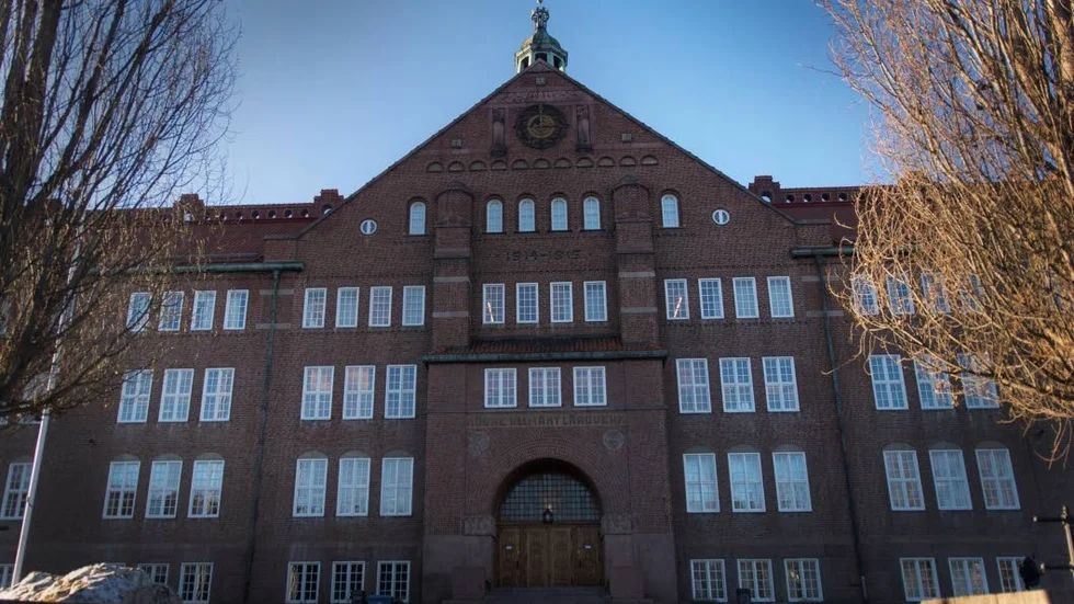 Vad har kommunen för syfte med sitt agerande gentemot Katedralskolan, undrar föräldrar till elever på skolan.