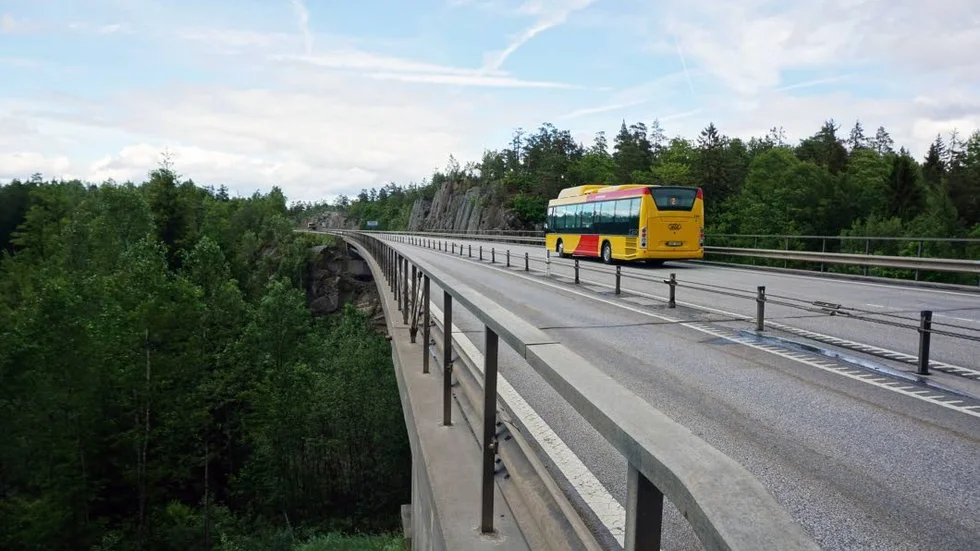 Omdebatterad sträckning. Kuperad och bergig natur söder om Västervik har påverkat den föreslagna sträckningen av södra infarten.