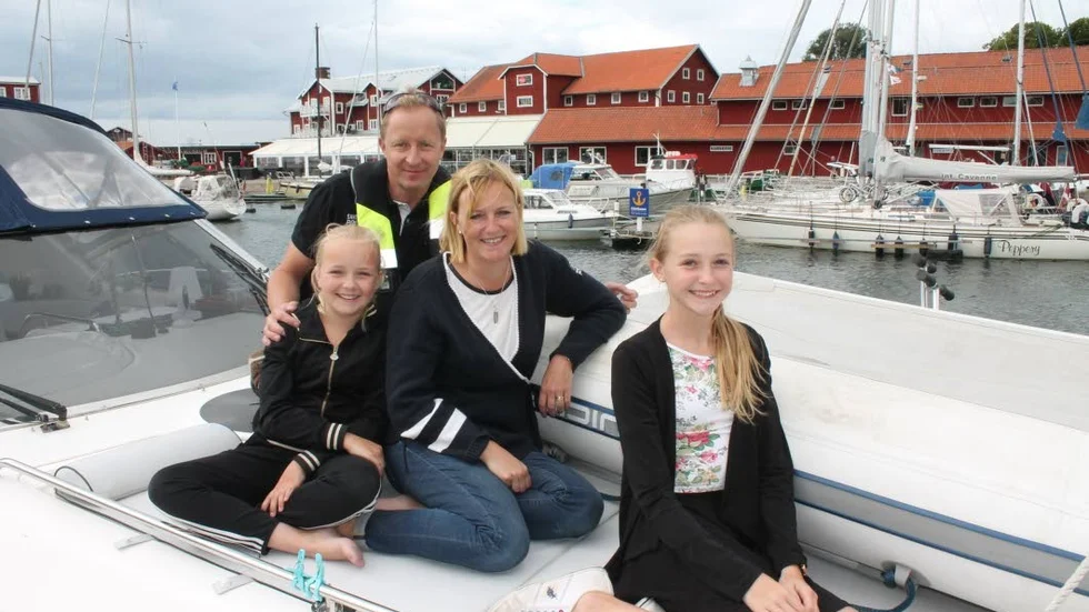 Familjen Rydmark redo för tre veckors semester i motorbåten. Från vänster, Josefine, Niclas, Pauline och Alexandra.