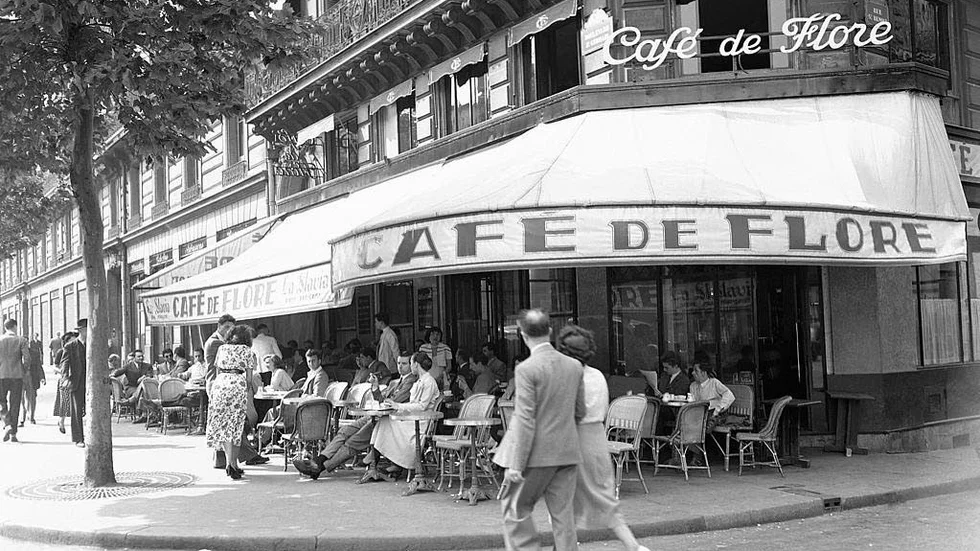 Café de Flore. Här brukade Jean-Paul Sartre hänga när Paris fortfarande var den hippaste staden på planeten.