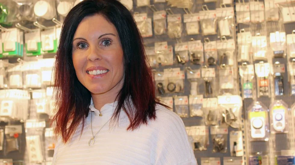 Ny ägare. Linda Höög tar över Elkedjan i Gamleby efter Pia Nilsson.