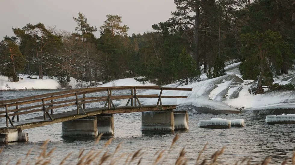 Rasat. Just nu finns det ingen förbindelse ut till Korpaholmarna.