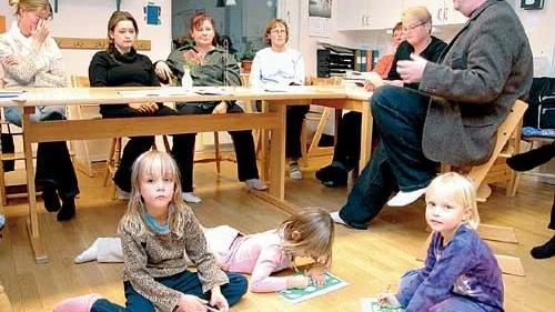 Det är barnens, exempelvis Linn Ainemo, Maja Gustavsson och My Blomqvists, bästa föräldrarna har för ögonen när man värnar Ekebergs förskola. Politikern Göran Lundberg fick försvara besparingsförslagen.