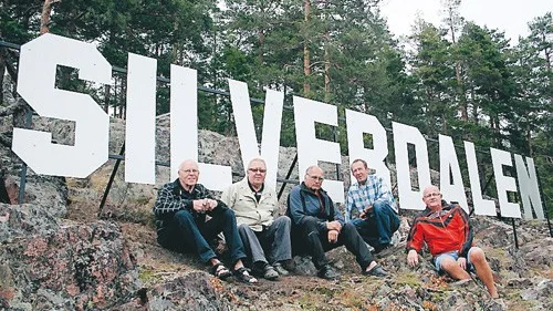 Björn Sundberg, Ove Engqvist, Dahn "Kicki" Håård, Göran "Gugge" Carlsson och Jan Kennmark satte upp bokstäverna på Ladugårdsberget och är mycket nöjda över resultatet.