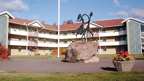 Även de modernaste lägenheterna är billigare i Hultsfred. Det kan skilja upp till 2000 kronor i månaden, enligt Hyresgästföreningens undersökning.