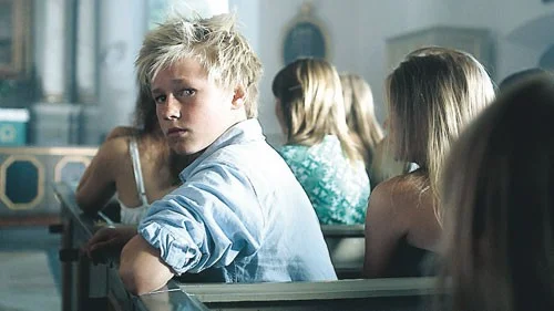 Ung filmdebutant. Här är Marcus Karlsson i en scen från "Holger & Vilde".