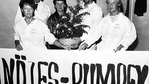 Det är många år sedan invigningen och premiärdansen den 19 september 1986. Nu firar Pumpen 25 säsonger. Ovan fr v Ann-Britt Eklund, dåvarande kommunalrådet Bengt Johansson med hustru Astrid och Ingmar och Ulla Eklund. Foto: Janne Strömsten
