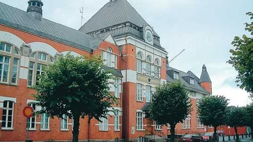 På måndag samlas personalen på Stångådalens gymnasium för att stötta varandra och för att kontakta samtliga elever inför skolstart på tisdagen.