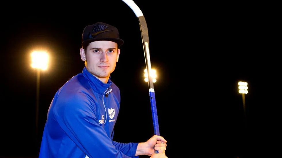 Backen Elias Gillgren blir kvar i IFK Motala två år till.