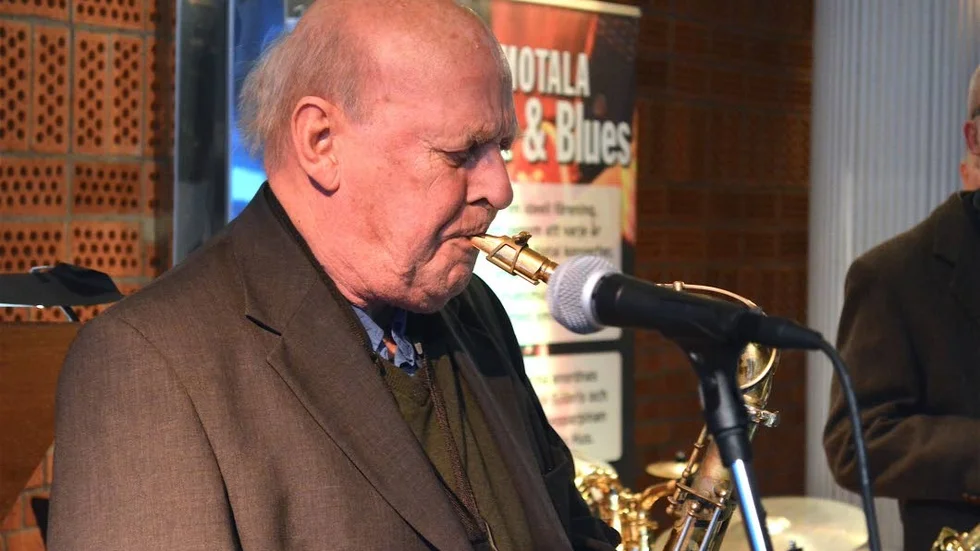 Jazzräv. Nisse Sandström gästade åter Sjöbris och spelade med Jazz&tetten i ett mer än fullsatt Sjöbris på lördagskvällen.