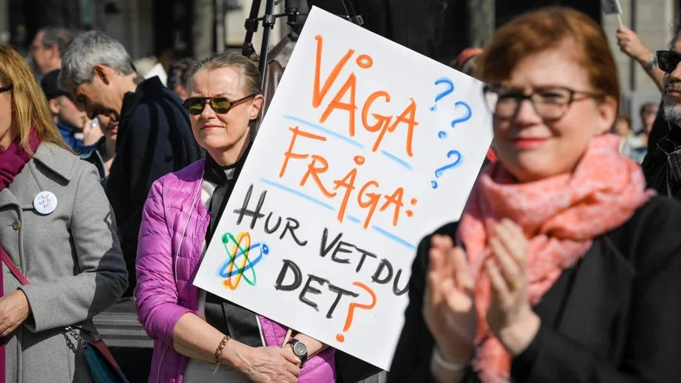 Demonstranter på en manifestation för vetenskap och mot “alternativa fakta”.