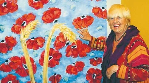 Inga Arnbäck vill sprida glädje med sin konst. Nu ställer hon ut på Eksjö museum.