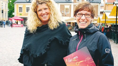 Stora torget ska bli en fanzone, berättar Mia Athlöf och Marie Reinicke. "Området ska skapa en feststämning kring Dam-EM", säger Marie Reinicke.