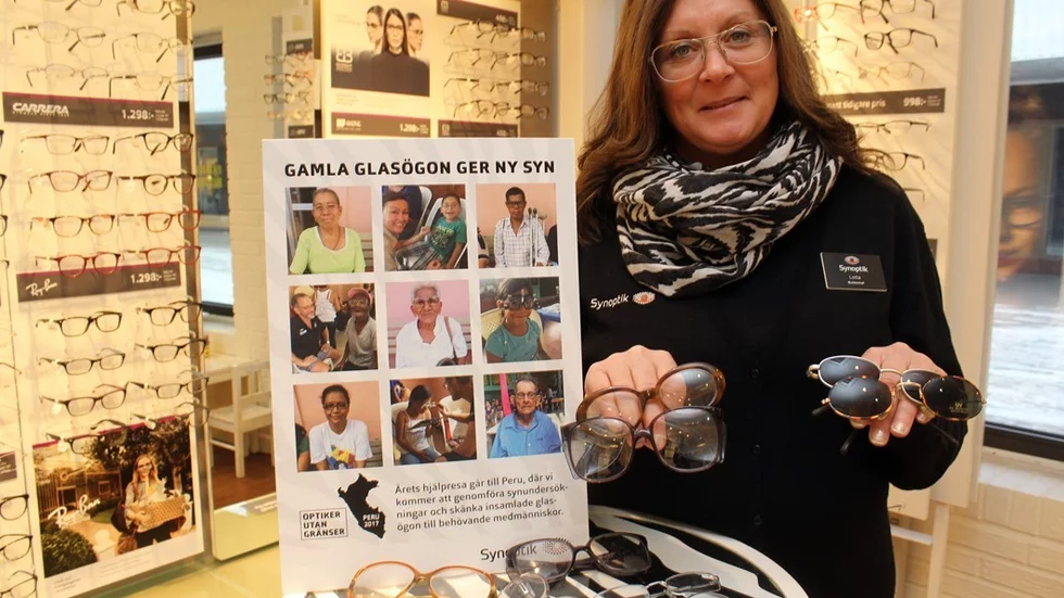 Det blev rekord igen. Lotta Landqvist och hennes kollegor samlade in drygt 2 600 glasögon och solglasögon till behövande i Peru. Foto: Charlotte Madestam