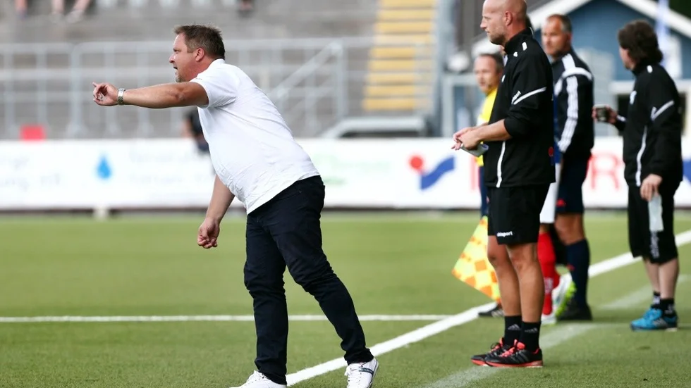 ÅTVIDABERG 20150711
Allsvensk match på Kopparvallen mellan Åtvidabergs FF (ÅFF)-Gefle IF.
Bilden: Åff:s tränare Roar Hansen.
Bild Jeppe Gustafsson