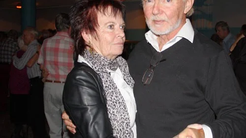 Arrangörerna och paret Anita Trybom och Pål Marnetoft tog även de sig en svängom. Foto: Kajsa Rydén