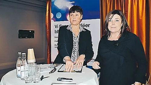 Moderator Karin Klingestjerna och Anna Bertilsson i talarstolen. Foto: Rebecka Linde