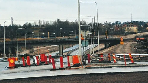 Arbetet med väg under bron vid Hagalundsvägen fick göras om.