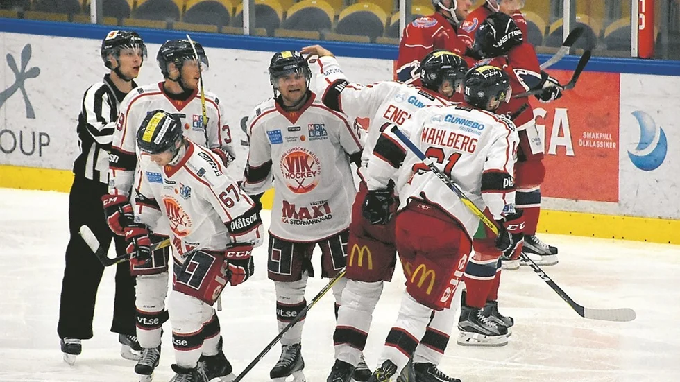 FEMTE RAKA. Västervik vann med  3-1 mot Oskarshamn.