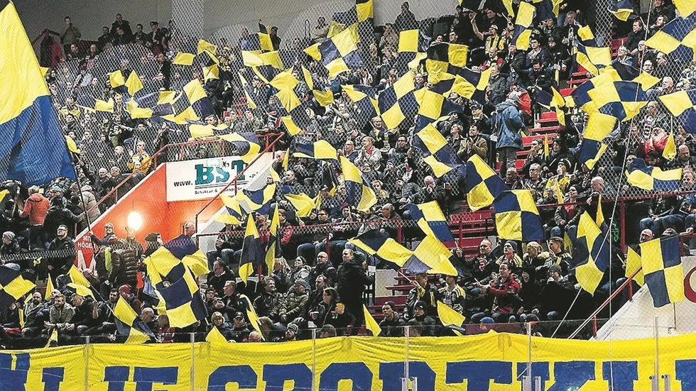 SSK Support räknar med att upp emot 300 personer kommer invadera Vimmerby ishall då lagen möts i morgon. Foto: Per Eliasson
