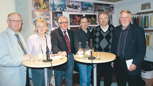 Politisk debatt. Här är panelmedlemmarna: Sigvard Olsson (S), Solveig Danielsson (KD), Åke Almqvist (M), Pontus Wessman (MP), Anders Ljung (C) och Nils-Gunnar Wenhov (FP).