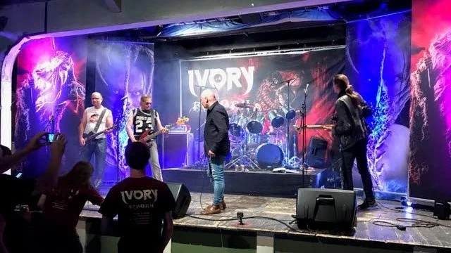 Ivory kommer genomföra sina återföreningskonserter på Bomber Bar.