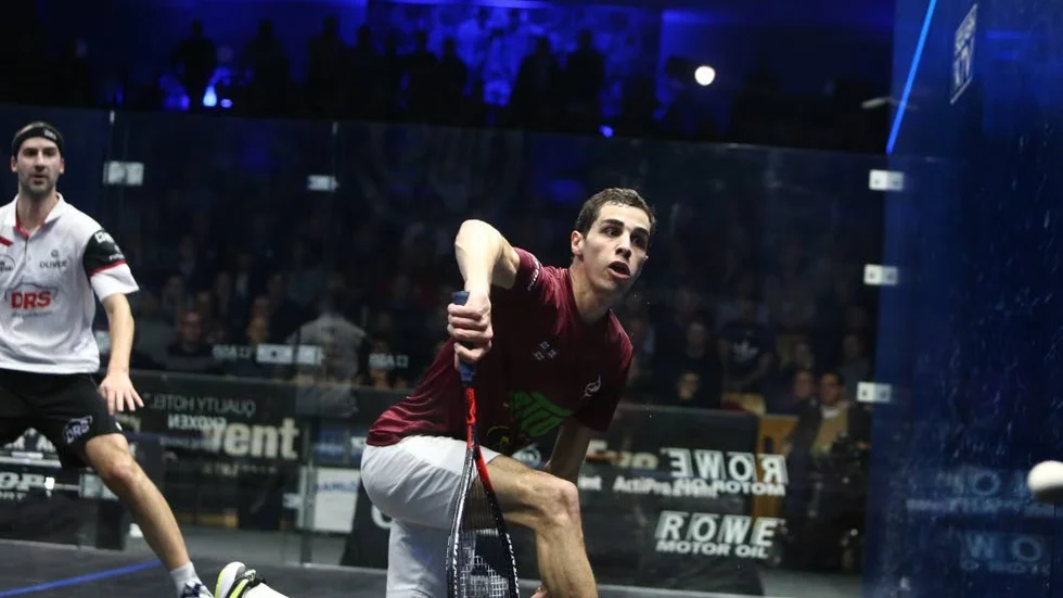 Rick Wahlstedt är inte en av spelarna på bilden. Men Motalakillen är vidare i veteran-VM i squash som spelas i USA.