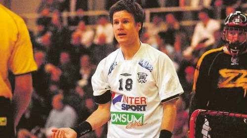 Hopplöst. Jonas Fribergs Vimmerby hade förtvivlat svårt att få hål på IBK 7-härads målvakt. Därför kom första hemmaförlusten för säsongen.