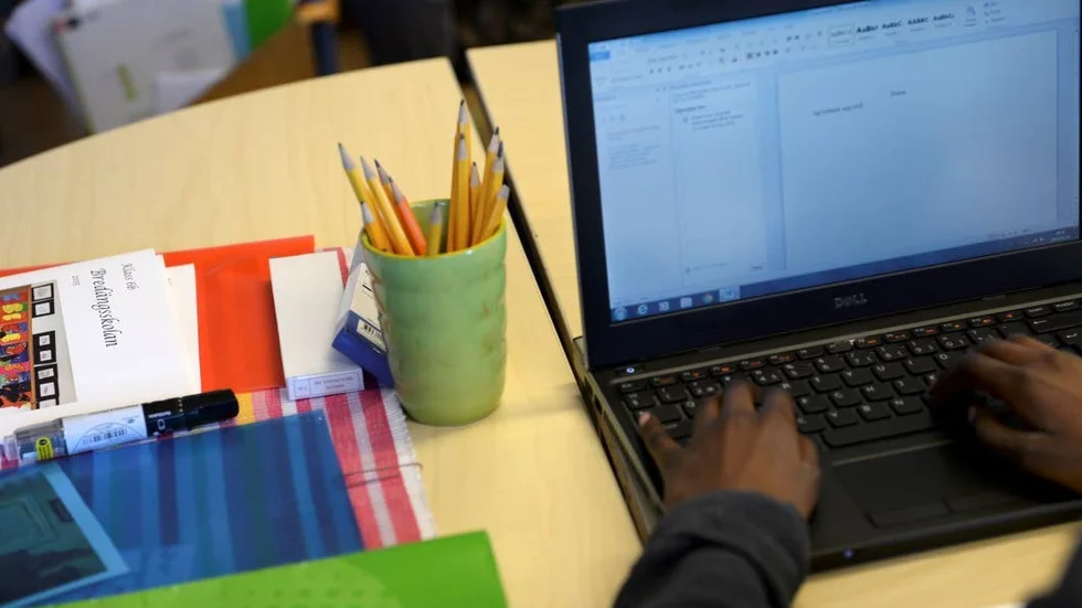 Skola. Skribenterna föreslår reformer.