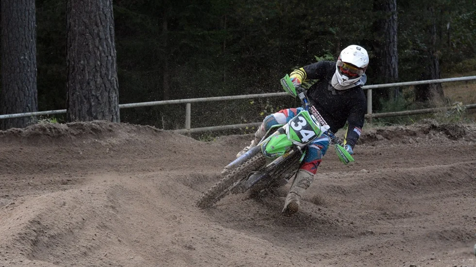 Enduroföraren Markus Lundgren gjorde ett gästspel i Vimmerby MS motocrosslag när division två-serien avgjordes i helgen – och han gjorde det bra. Foto: Micael Rundberg