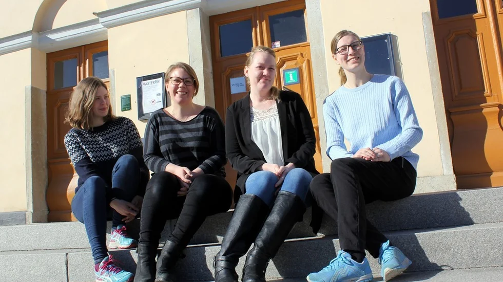 Nätverket för unga entreprenörer träffas regelbundet i Västervik Framåts lokaler. Några i gänget är Sarah Svensson Mosbah, Kajsa Allvin, Maria Wirén och Tess Göthe. Foto: Lena Dahlberg