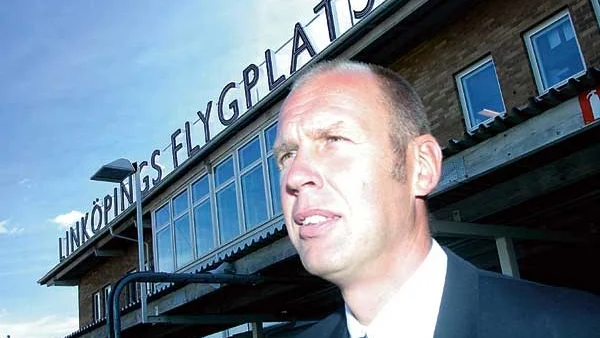 En stolt flygplatschef vid namn Torbjörn Mortensen stod i centrum när Linköpings flygplats nyinvigdes på torsdagen.