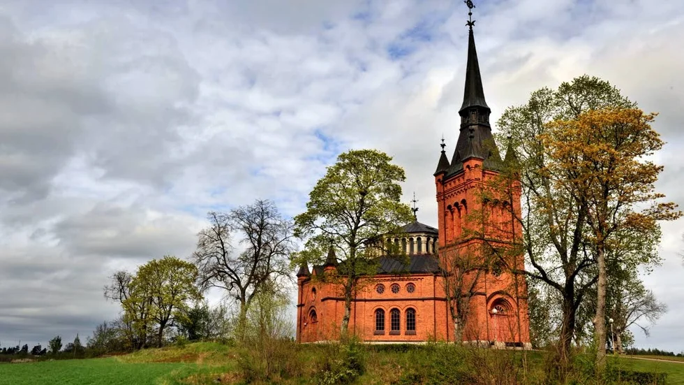 På vasterviksommar.se kan man bland annat ta del av en kyrkoguide. På bilden: Gladhammars kyrka.