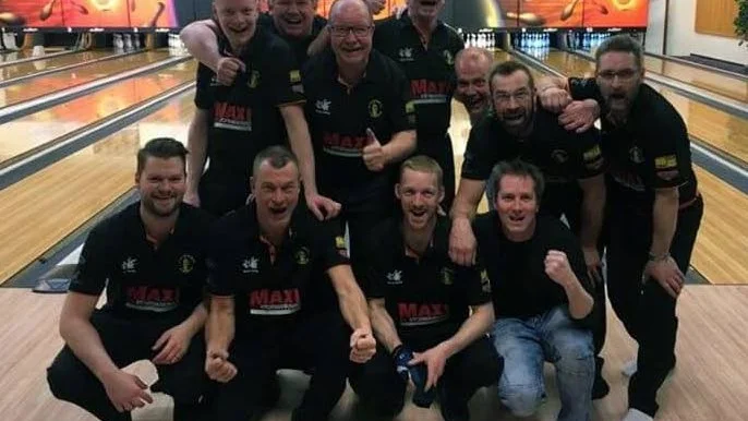 SERIEVINNARE. Team Baltzar säkrade seriesegern i sin division 1-grupp på lördag. Nu väntar Ludvika i kvalet uppåt.