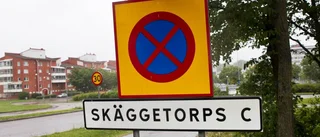 Polisbil fick däck sönderskuret