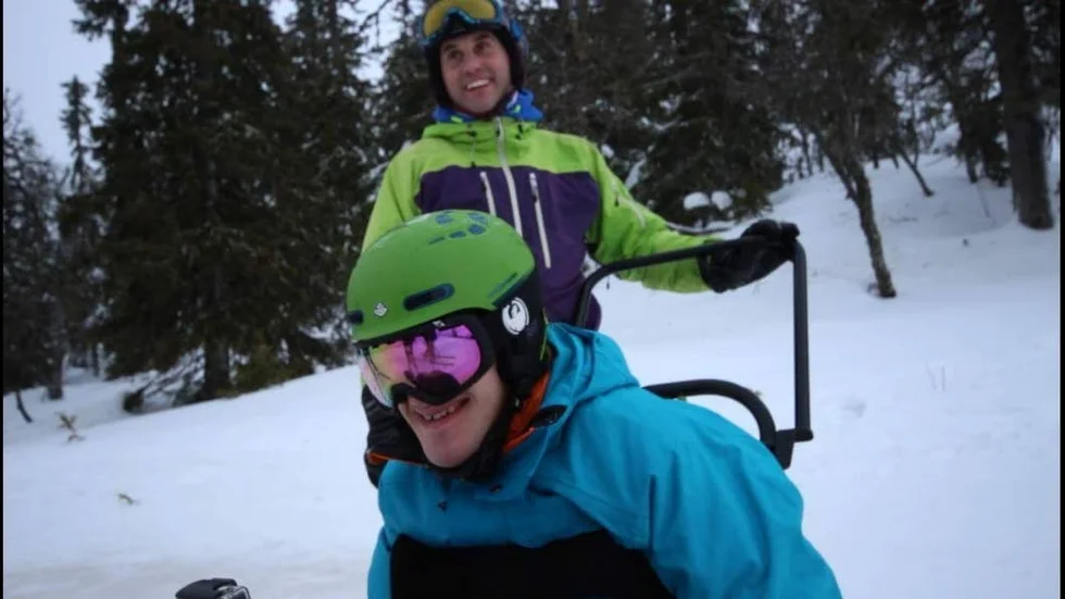 Bergsbestigning. Olle Mathiasson och Mattias Lundgren ska bestiga Kebnekaise tillsammans, och åka skidor ner.