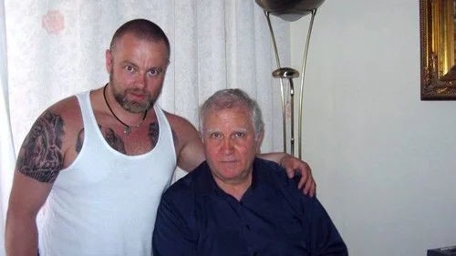 Det var stort när far och son äntligen träffades för första gången - på 43 år. "Min biologiska pappa visste ju inte ens om att jag fanns", säger Vimmerbybon Nils-Erik Johansson, som hittade Alfredo de Vito på Facebook.