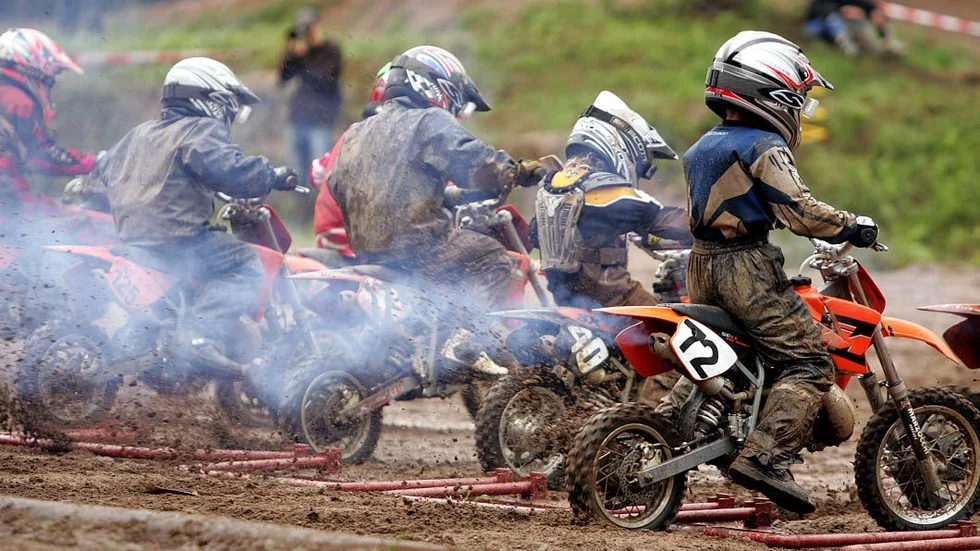 Motocrossbanan i Boxholm. Knatteåkning.