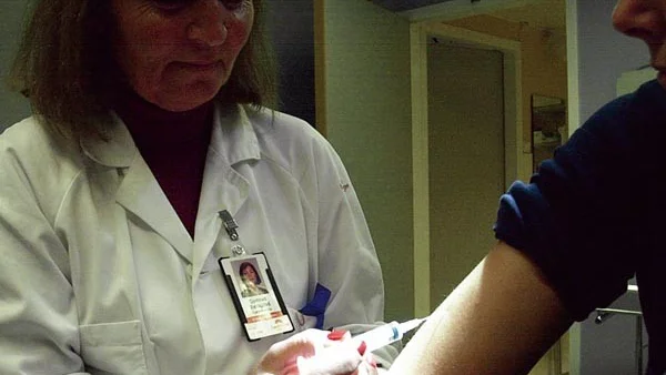 Influensavaccineringen blir billigare för de i riskgruppen. I syfte att locka fler att vaccinera sig.