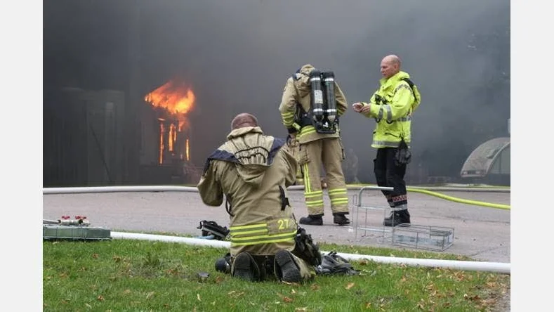 Samarbete. Vid Ekenäsbranden samarbetade styrkor från flera kommuner.