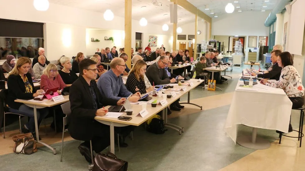 Kommunfullmäktige godkände på måndagskvällen förslaget om att lyfta över all fastighetsskötsel till AB Hultsfreds Bostäder.