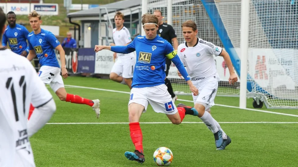 Andreas Johansson åkte på en ful tackling och tvingades byta med skada.