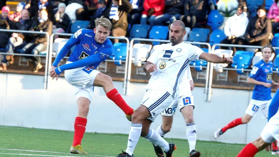Oskar Stejdahl fick chansen att avgöra premiären från straffpunkten, men han missade.