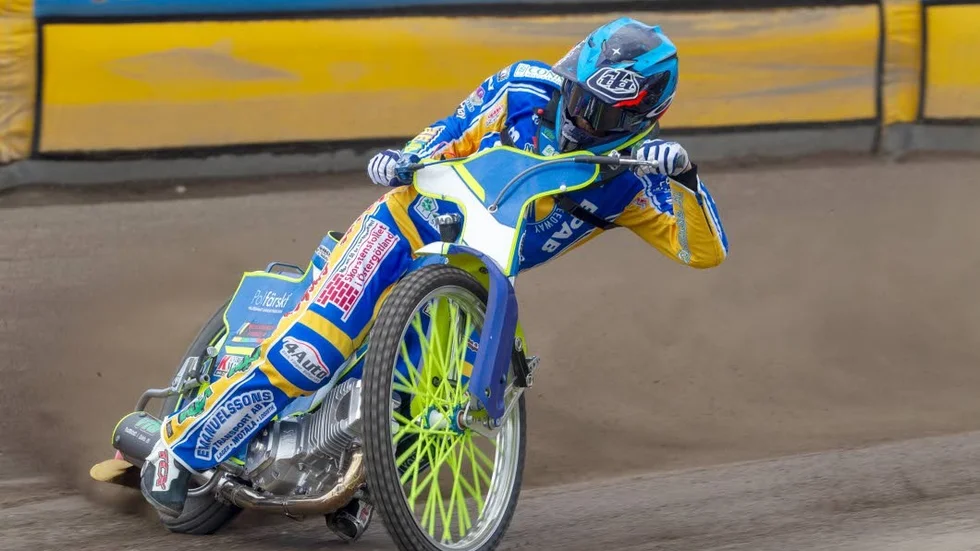 Jonas Davidsson var och tränade några varv på hemmabanan inför Piraternas match mot Västervik på tisdag.