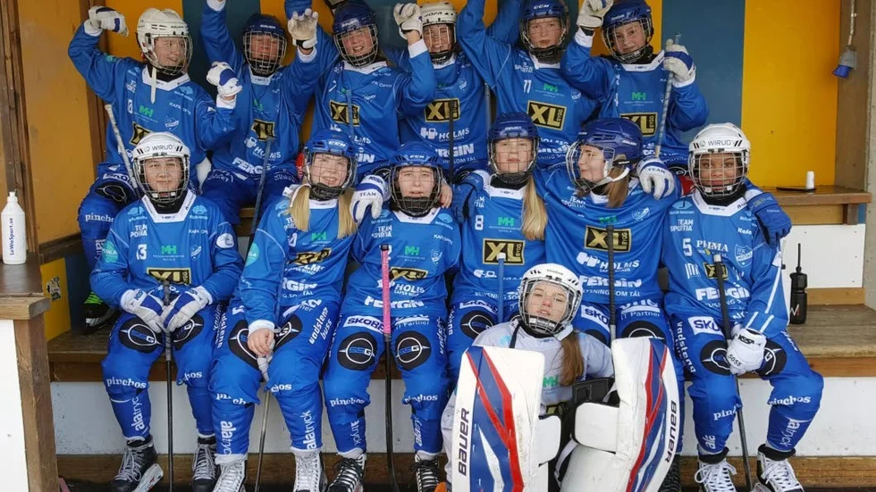 Jubel på Zinkensdamm. IFK Motalas F14-lag vann sin serie obesegrat efter två avslutande segrar i Stockholm.