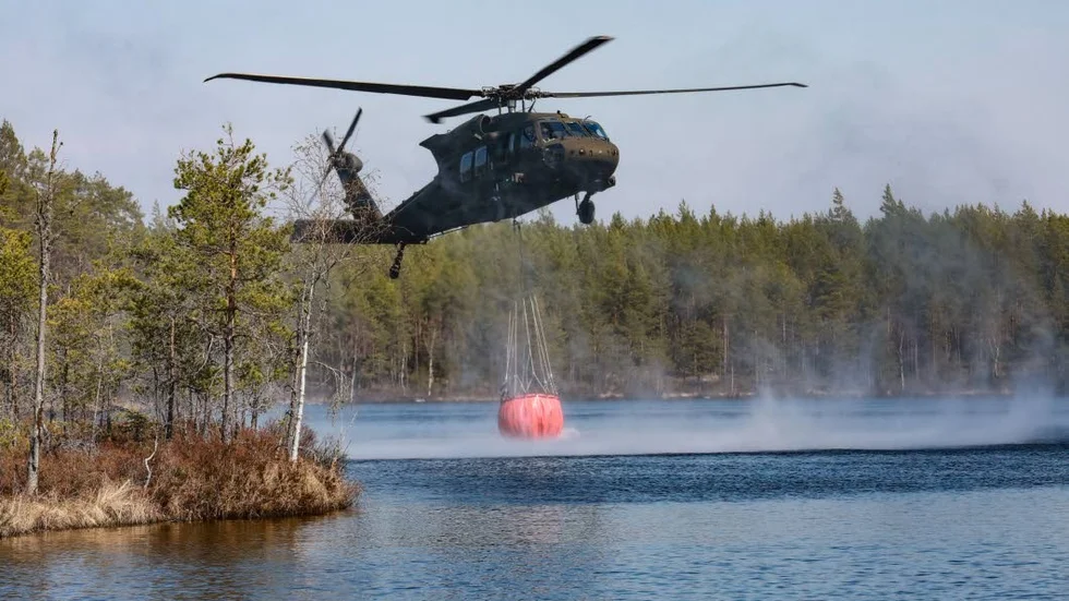 Helikoptrar har kämpat mot branden vid Tjällmo under veckan.