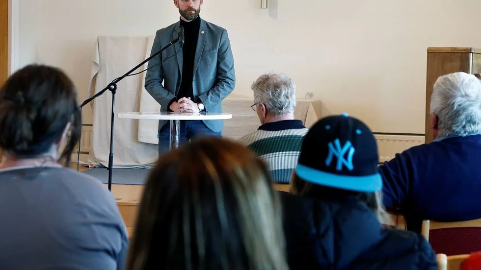Mark Henriksson (M), bildningsnämndens ordförande vid mötet i Salemkyrkan, Godegård.