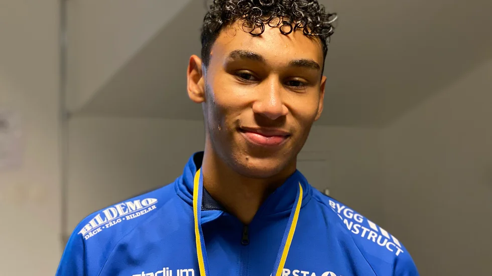 Joakim Perssons lag vann på träningen och fick medalj.