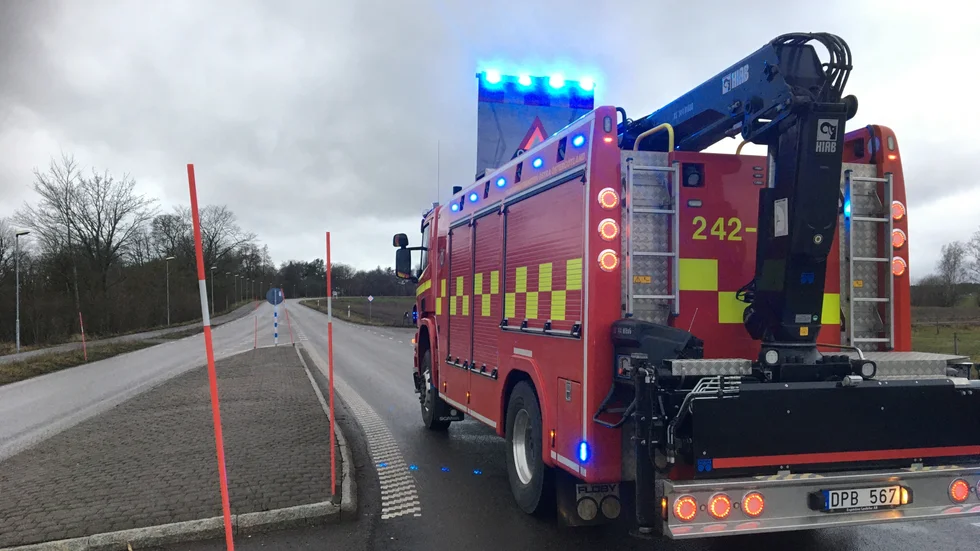 En lastbil körde på fredageftermiddagen av väg 34.