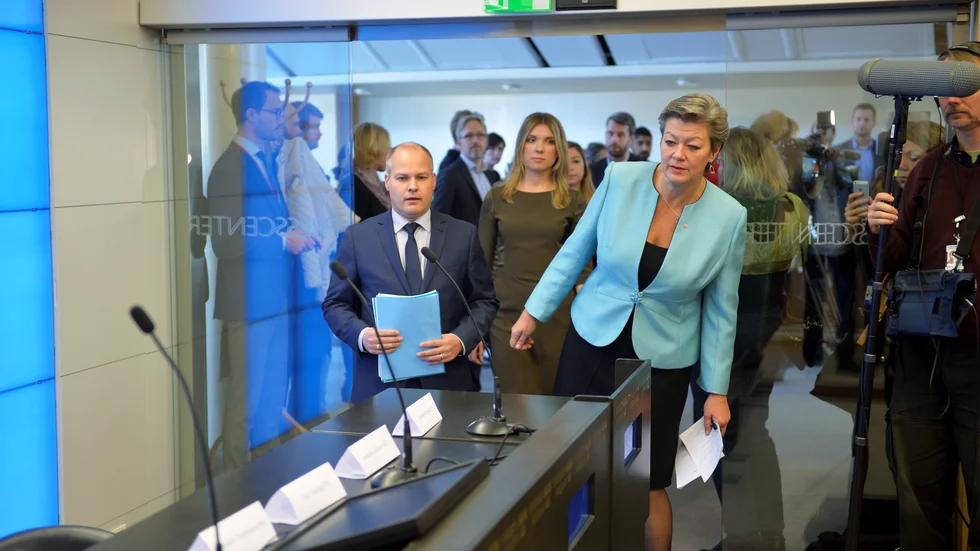 Varken Morgan eller Ylva Johansson verkar ha en aning.